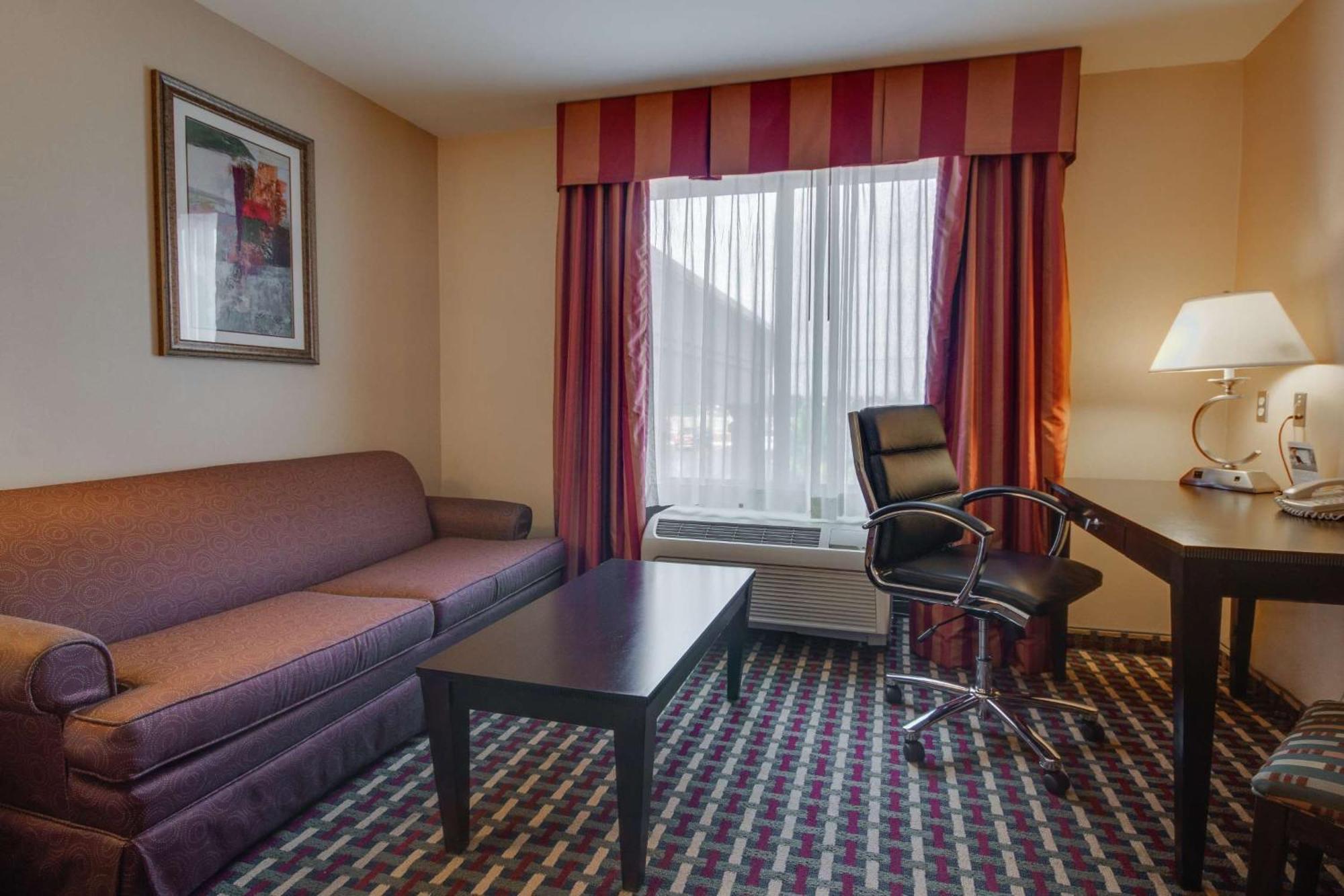 Hampton & Cruces I-25 Hotel 3*